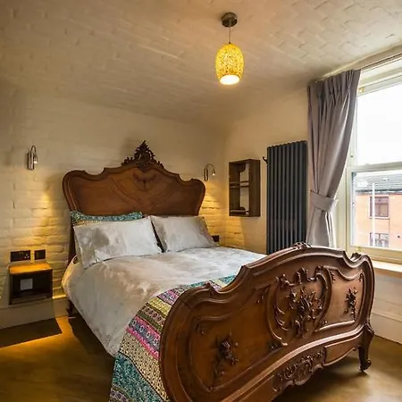 Mcgettigan's Townhouse - Olives & Figs Bistro 여관