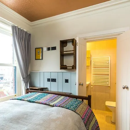 여관 Mcgettigan's Townhouse - Olives & Figs Bistro