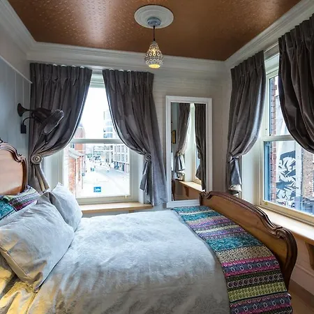 Mcgettigan's Townhouse - Olives & Figs Bistro 여관