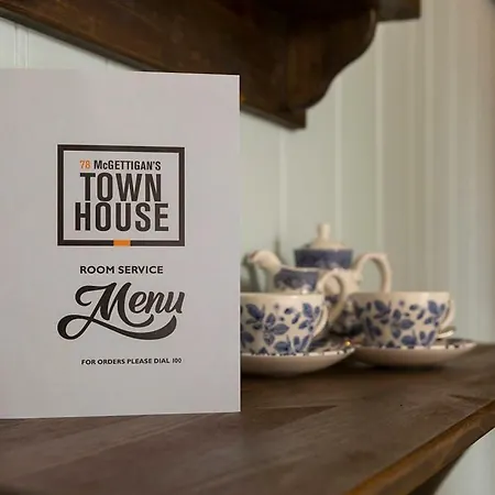 여관 Mcgettigan's Townhouse - Olives & Figs Bistro