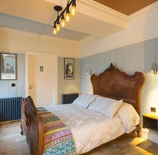 Mcgettigan's Townhouse - Olives & Figs Bistro 宾馆