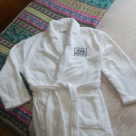 Mcgettigan's Townhouse - Olives & Figs Bistro Πανδοχείο